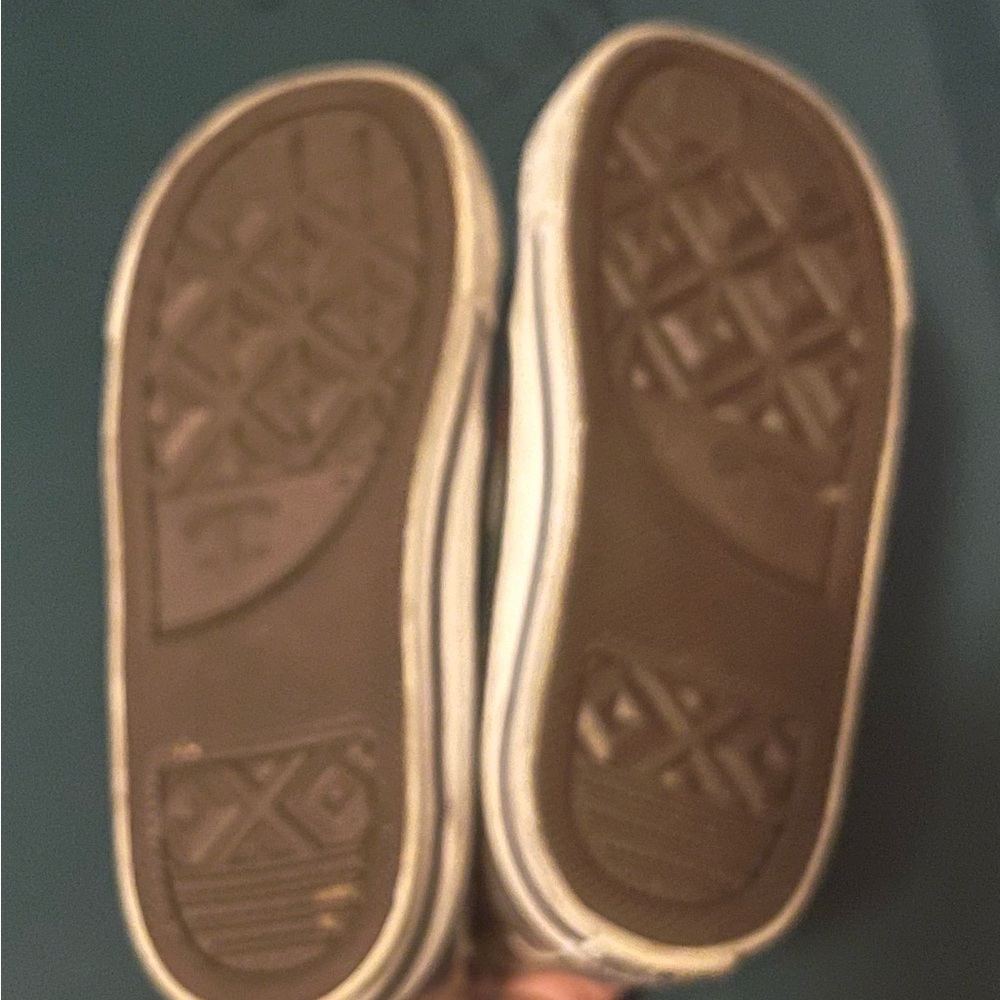 Converse Girls Toddler Size 9c Glittery Silver and Rainbow Sneakers - Picture 4 of 4